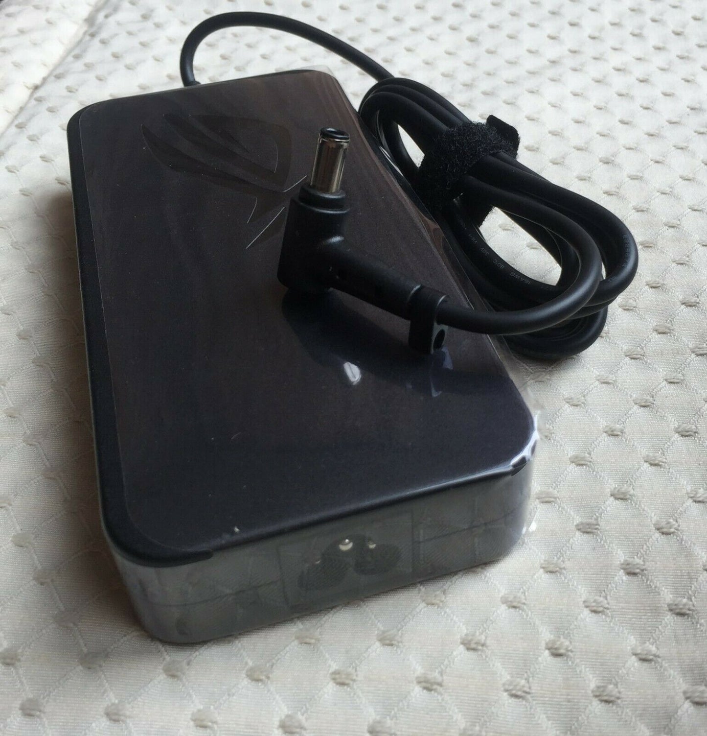 Original ASUS 180W AC/DC Adapter for ASUS ROG Zephyrus GX531GM-ES005T,A17-180P1A