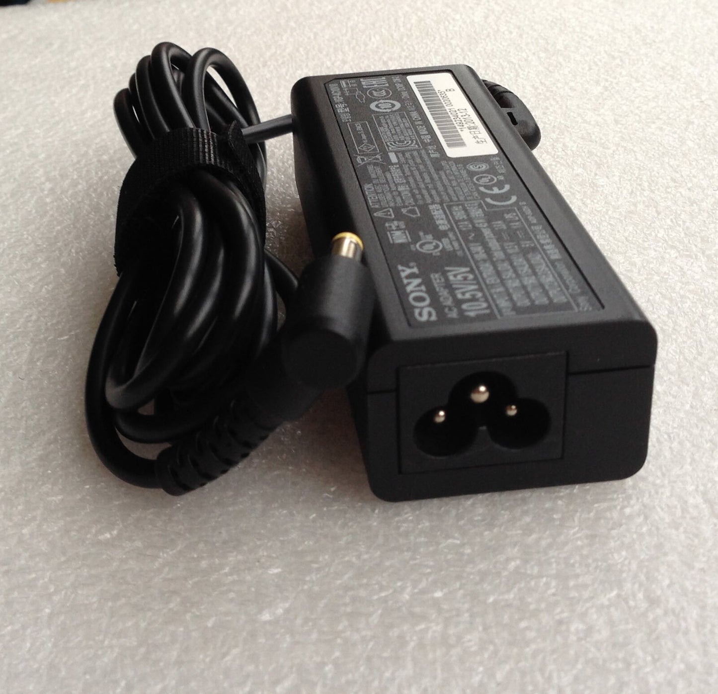New OEM Sony 45W 10.5V/5V AC Adapter for Sony VAIO Pro 13 SVP132A2CL,VGP-AC10V10