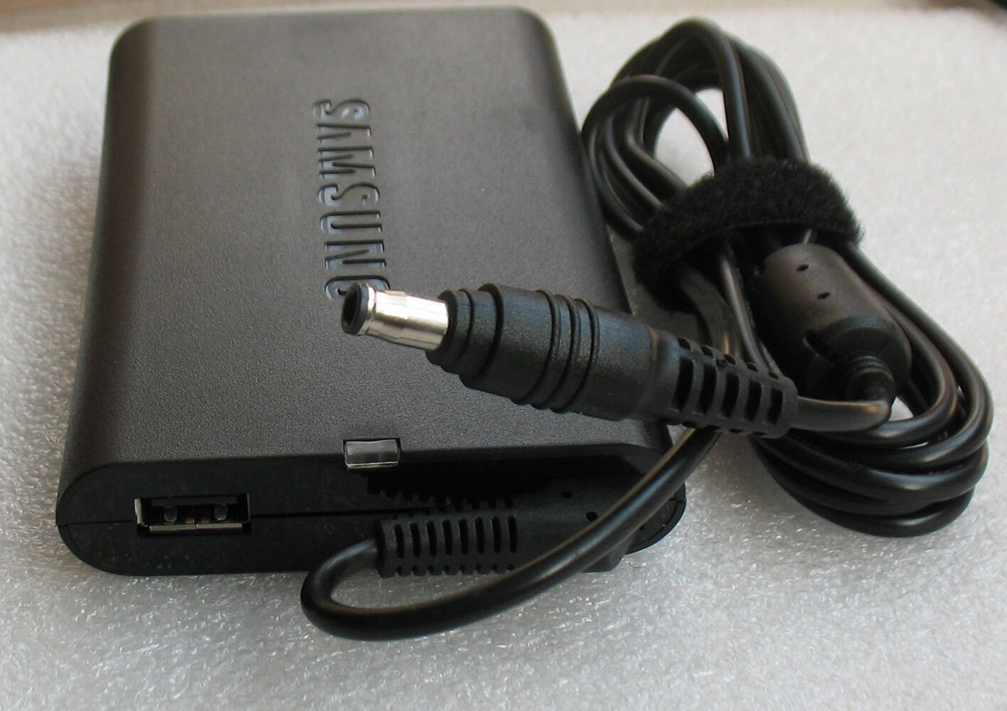 Original Samsung NP870Z5E-X01IT,AD-9019SL,BA44-00274A,A10-090P4A Slim AC Adapter