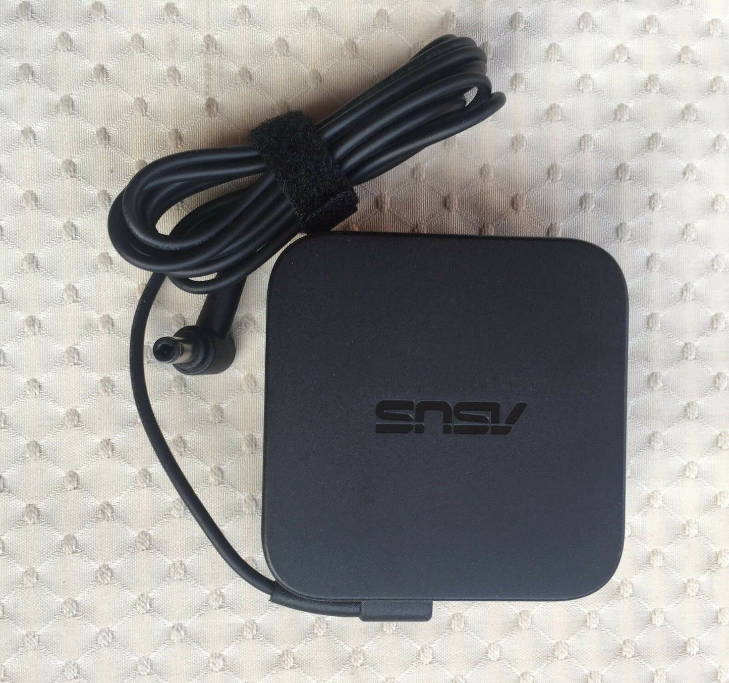 New Original OEM 65W AC Adapter for ASUS Projector P2M,ADP-65GD B,0A001-00440000