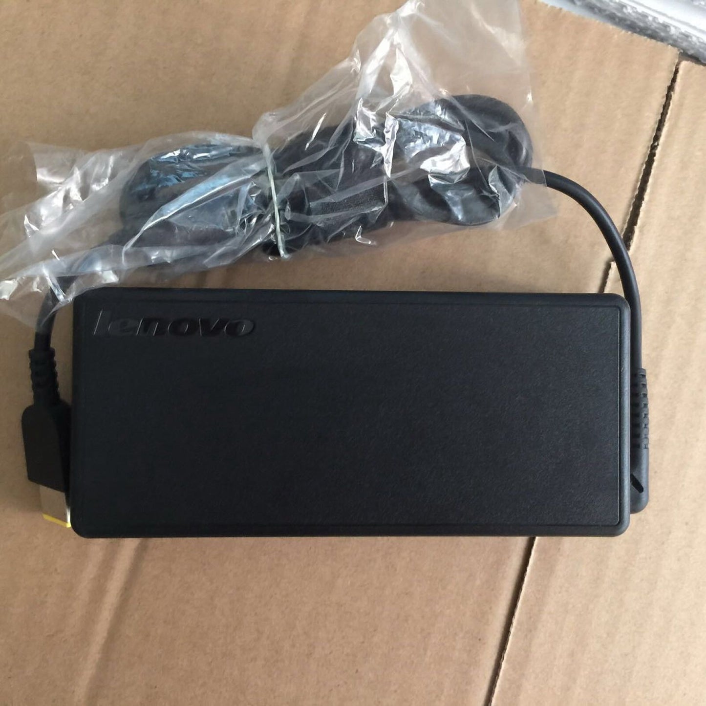 @Original OEM Lenovo 135W 20V AC Adapter for ThinkPad T440p 20AN006FCA Notebook