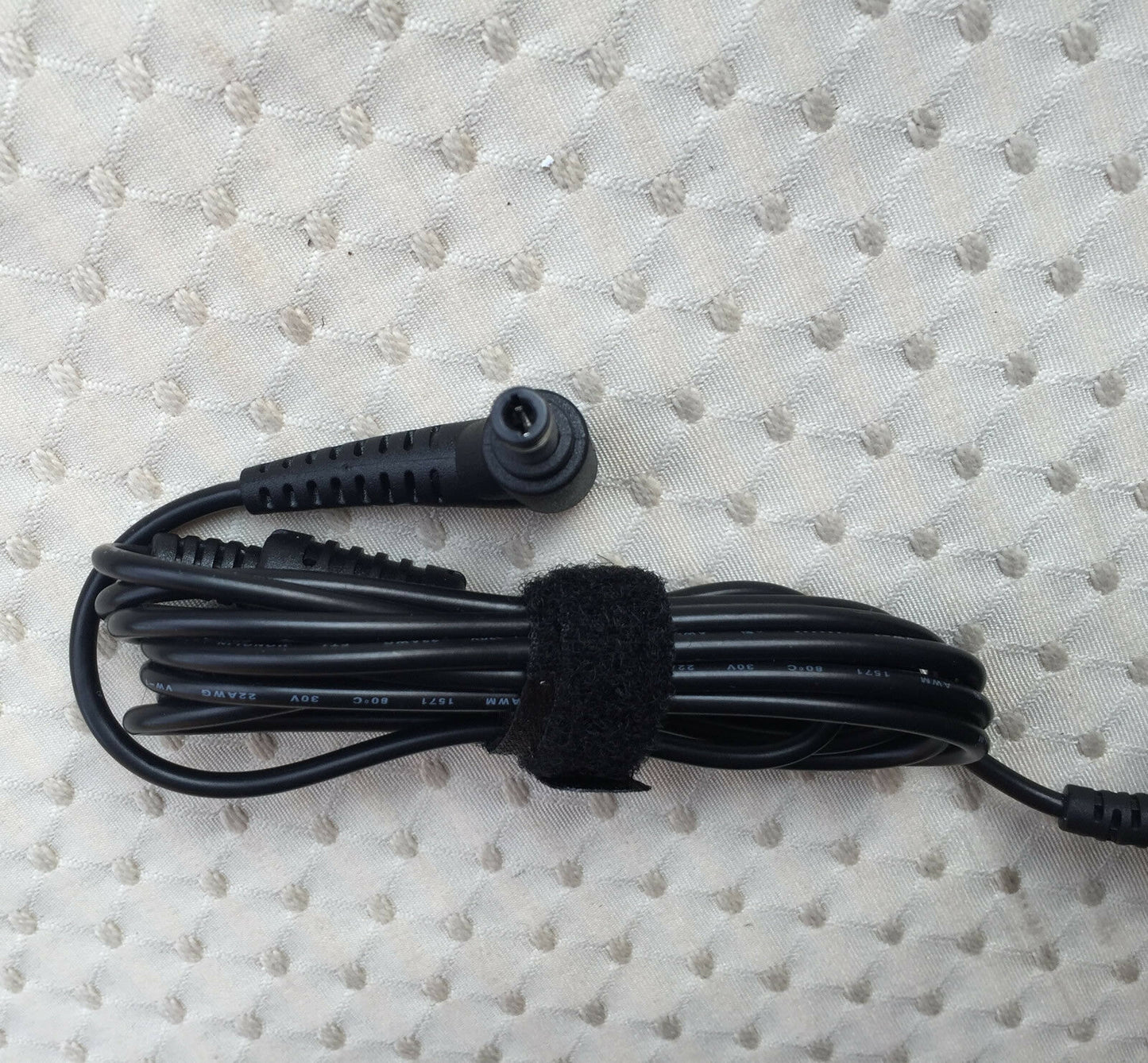 Original OEM Delta 19V 2.1A 40W AC Adpater&Cord for Clevo N750BU Mobility Laptop