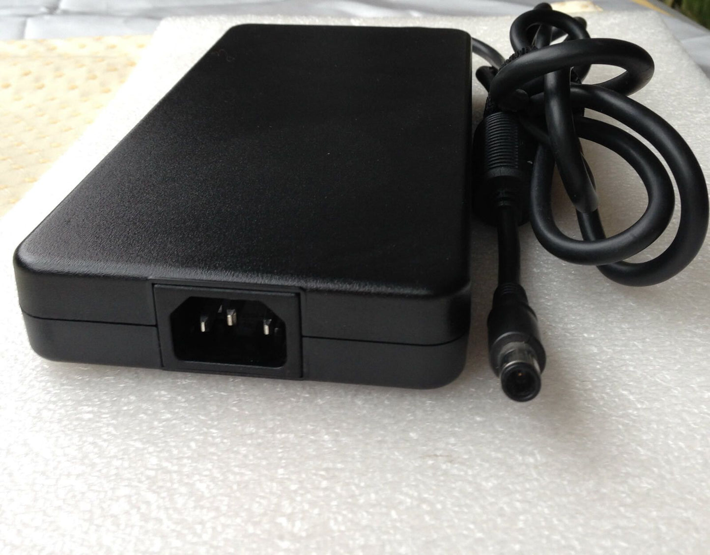 Original OEM 240W 19.5V 12.3A AC Adapter+Cord for Dell Alienware M17x/P01E/J211H