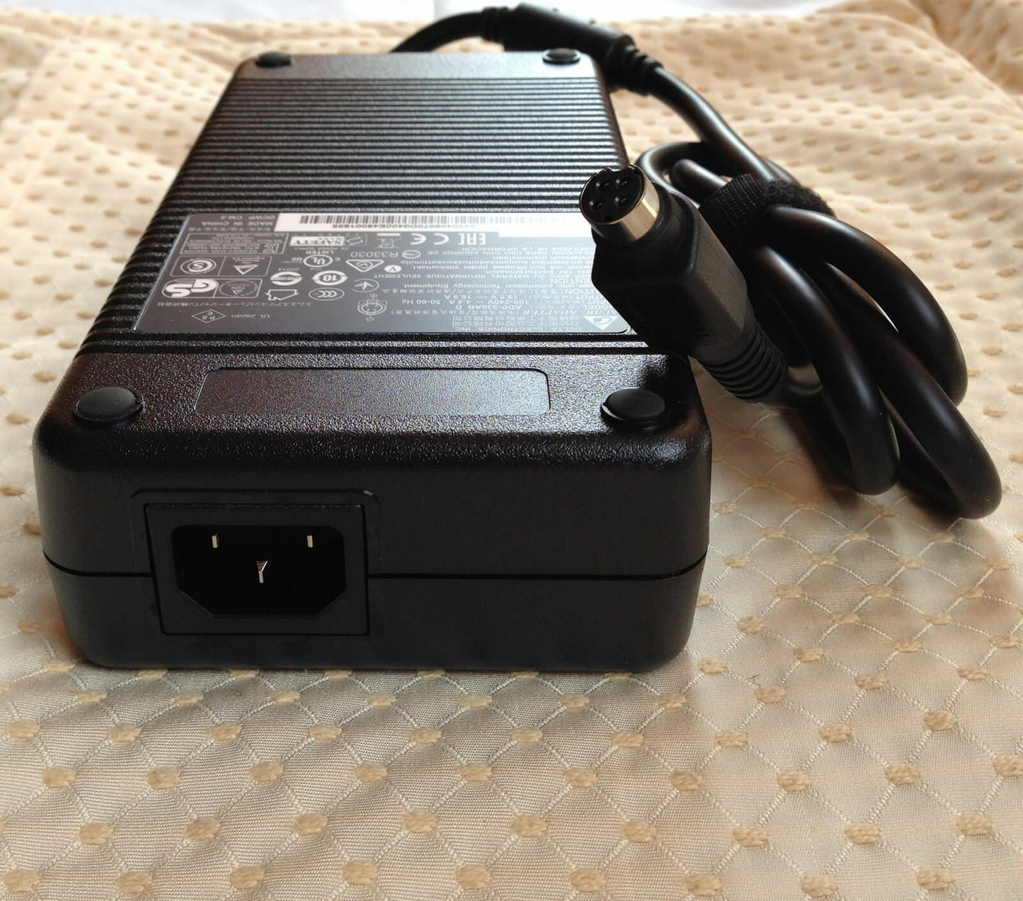 Original OEM MSI Delta 330W 19.5V 16.9A AC Adapter for MSI GT80 MS-1812 Notebook