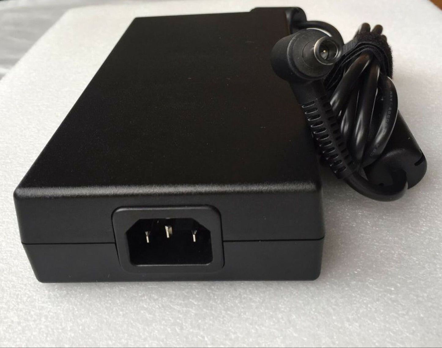 Original Acer Predator PT715-51-75QQ,A12-230P1A,A230A006L Chicony AC/DC Adapter　