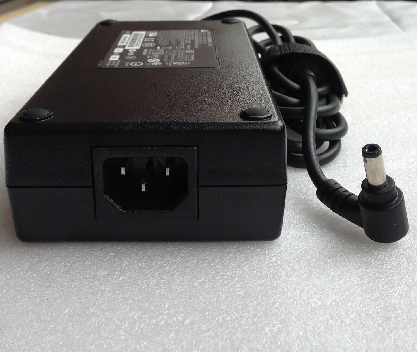 Original 180W AC/DC Adapter for MSI WS65 8SK-478CA,WS65 8SK-469AU,WS65 8SK-435FR