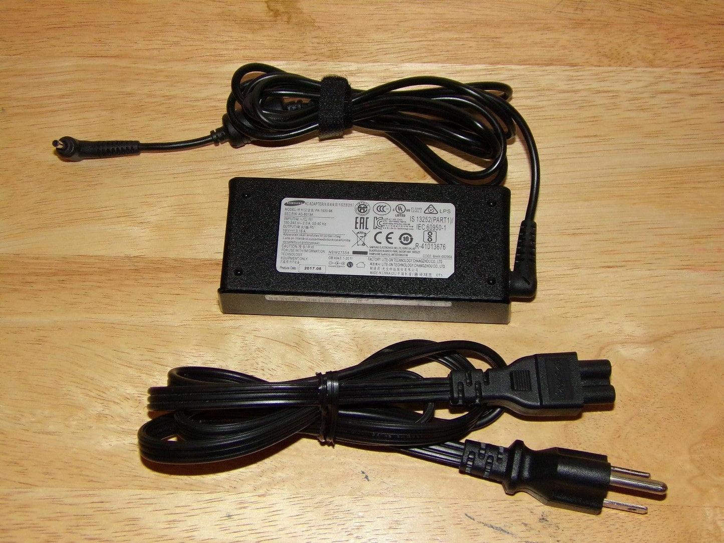 New Original Samsung AC Adapter&Cord/Charger for Samsung Notebook7 NT730XBV-A28A