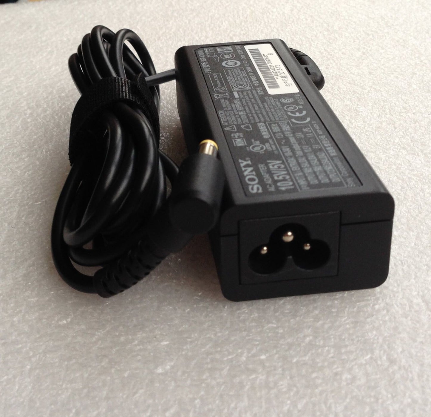 New OEM Sony 45W 10.5V/5V AC Adapter for Sony VAIO Pro 13 SVP132A2CL,VGP-AC10V10