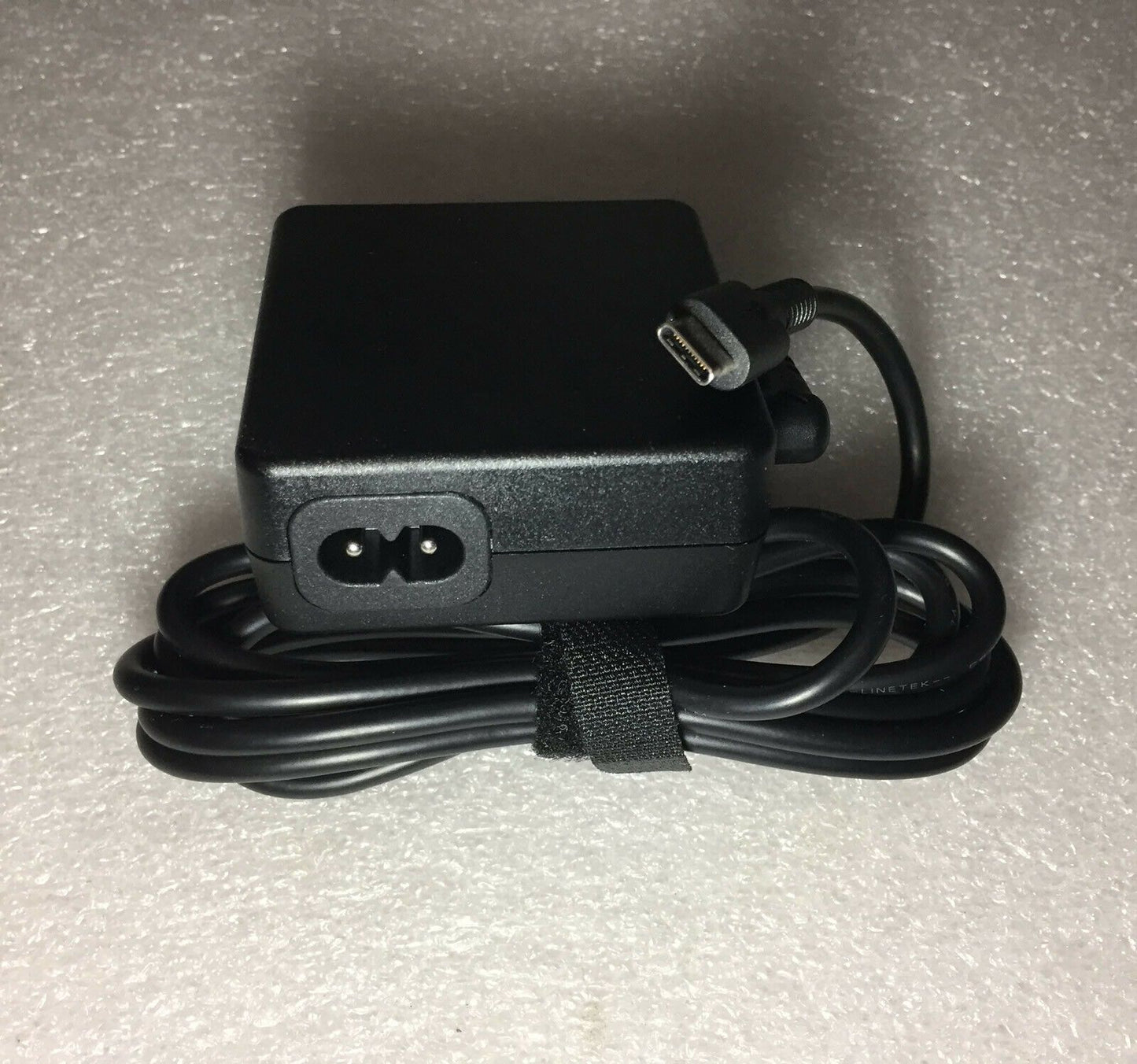 Original Toshiba Dynabook Portege X40-F1454,PA5279U-1ACA,A045R047L AC/DC Adapter