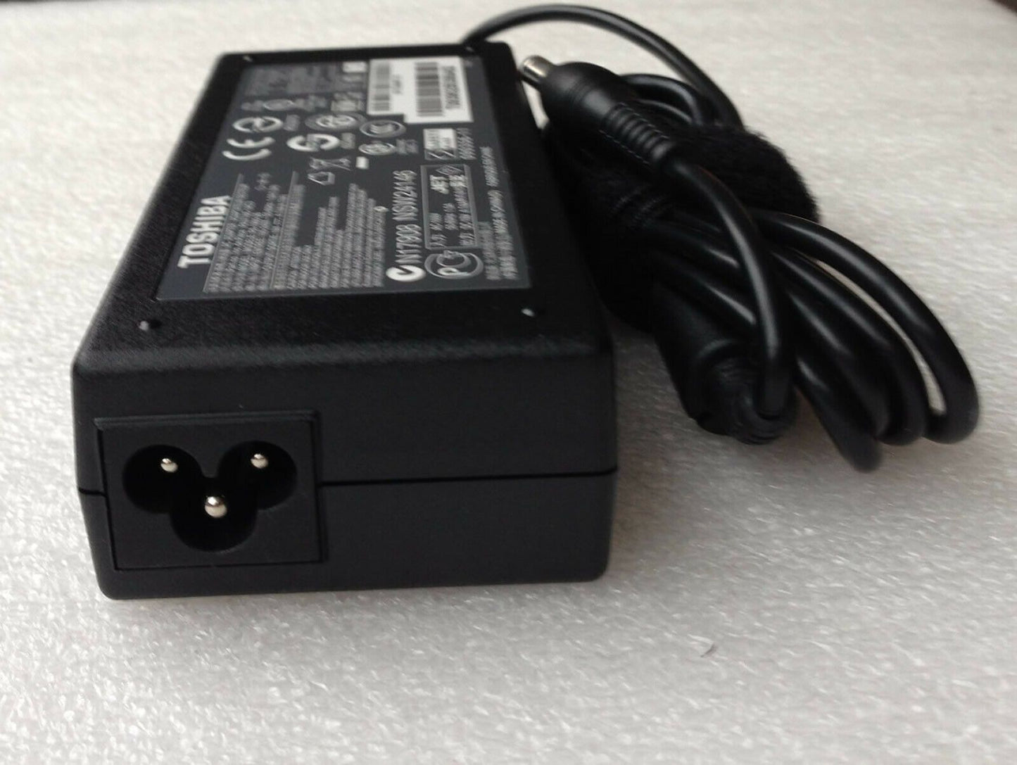Original OEM Toshiba Satellite PA3716E-1AC3,PA3716U-1AC3 90W 19V AC Adapter+Cord