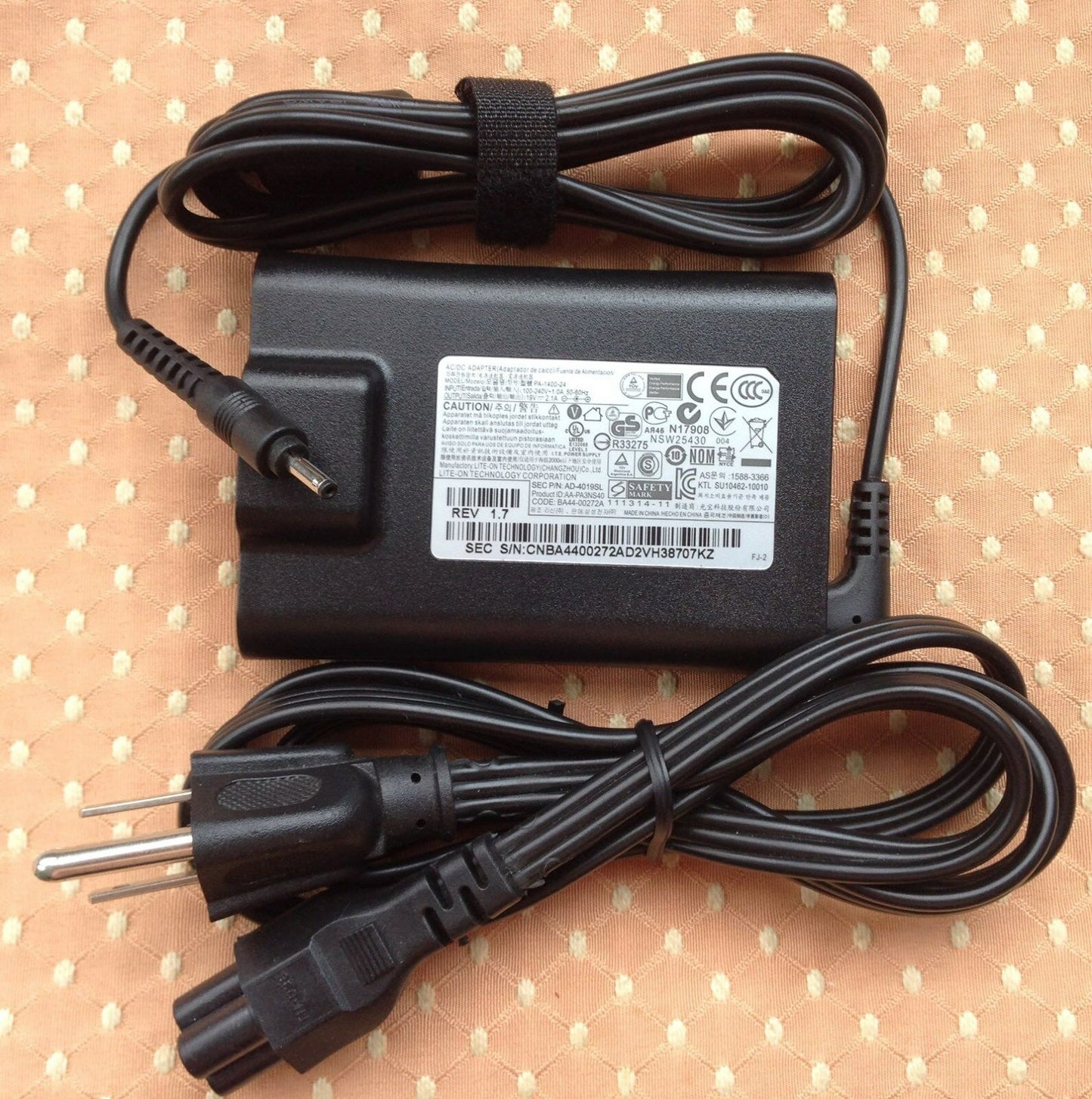 @New Original Genuine OEM 40W AC/DC Adapter for Samsung NP900X3A-A02US Ultrabook
