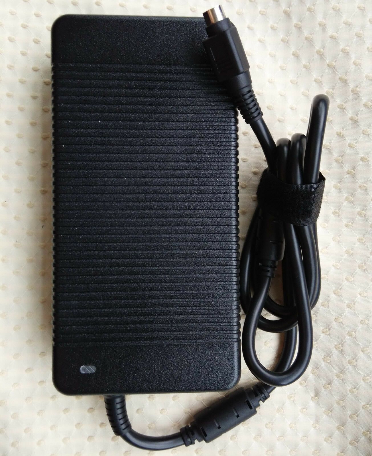 Original OEM Delta MSI 19.5V 16.9A AC Adapter for MSI GT80S 6QE(Titan SLI)-059FR