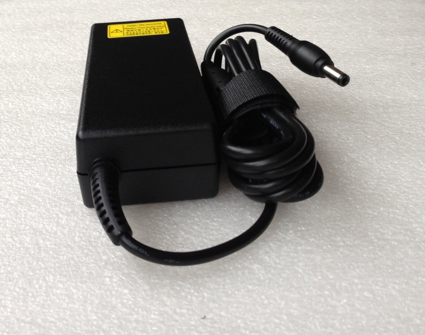 Original Toshiba Satellite PA3715A PA3715E-1AC3 AC Power Adapter 19V 3.95A OEM