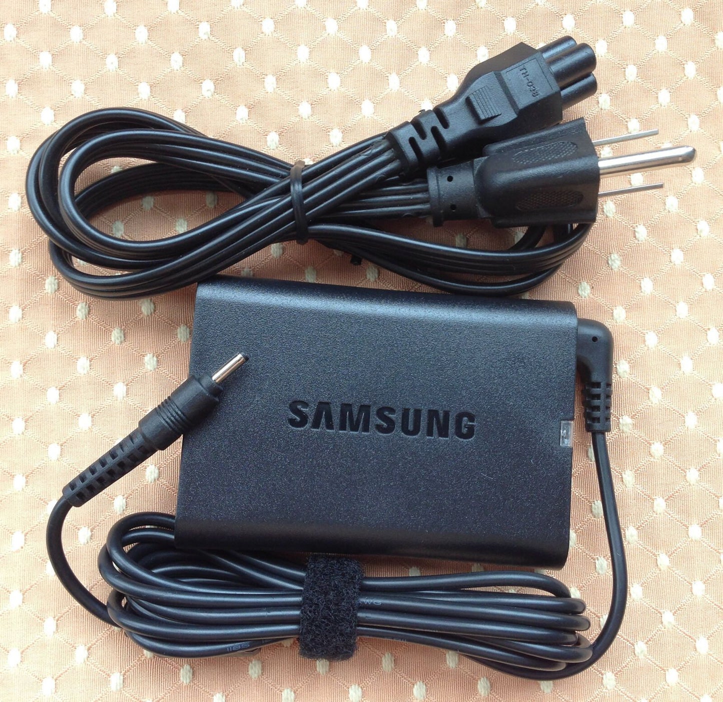 @New Original Genuine OEM 40W AC/DC Adapter for Samsung NP900X3A-A02US Ultrabook