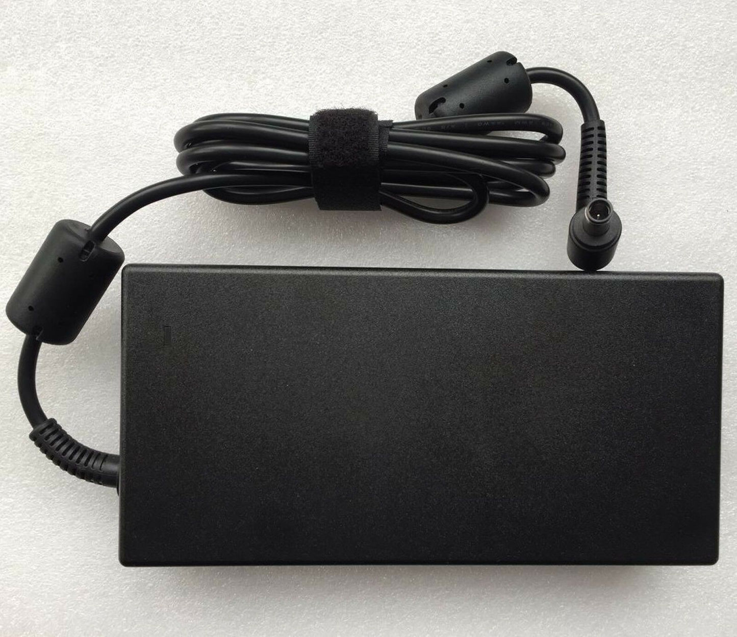 Original Acer Predator PT715-51-73W0,A12-230P1A,A230A006L Chicony AC/DC Adapter　