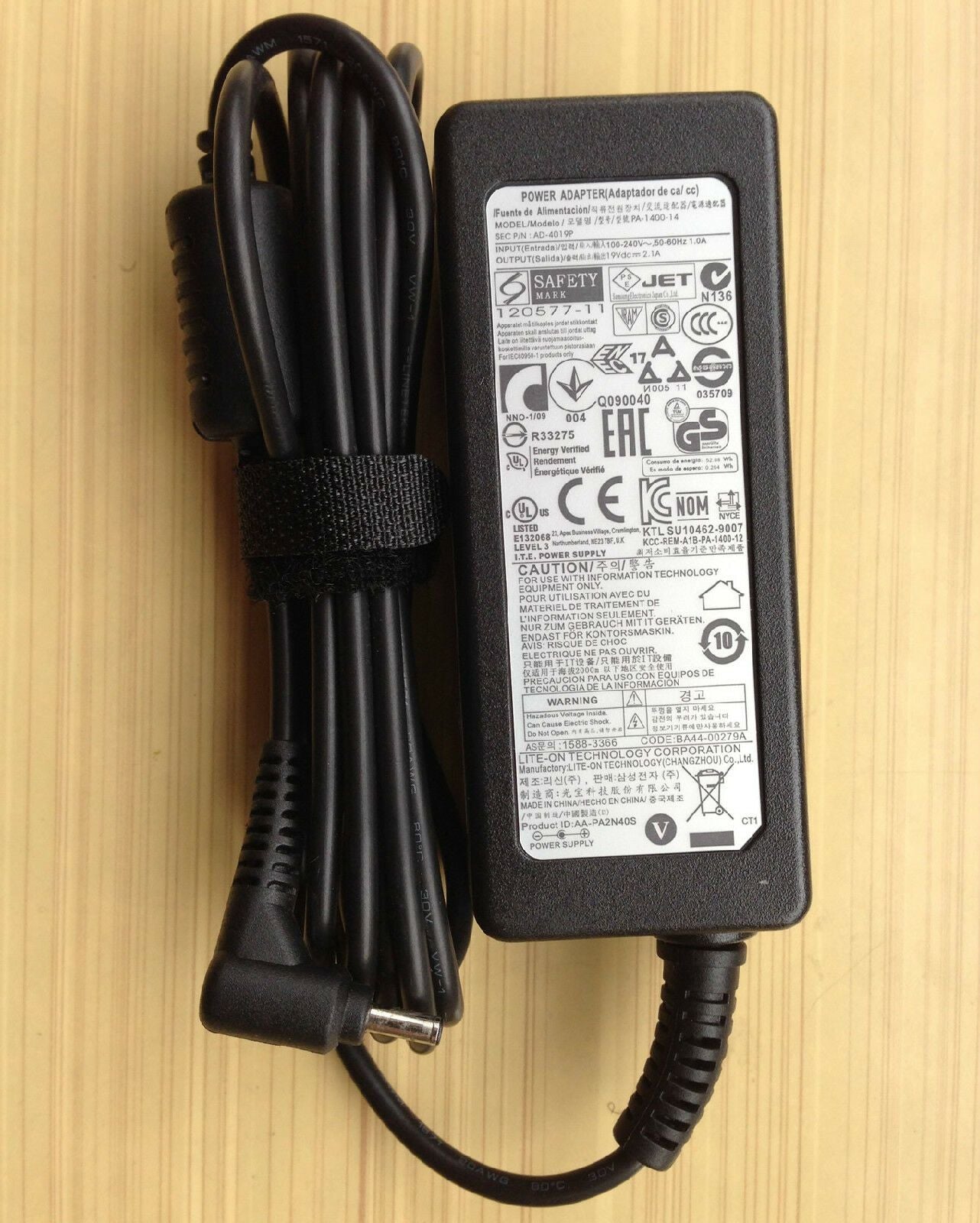 Original OEM 40W AC Adapter for Samsung Series 3 NP300U1A-A01US,NP305U1A-A04US
