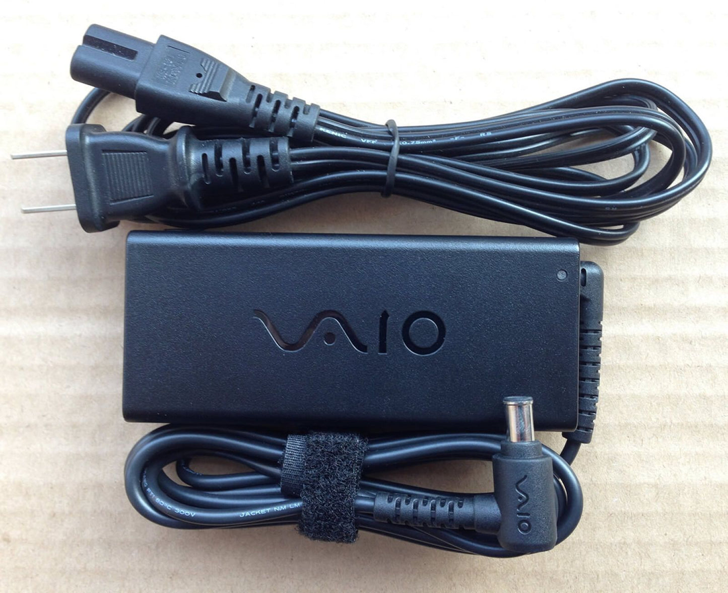 Genuine Original OEM 65W Sony Vaio 19.5V 3.3A Vgp-ac19v48 AC Adapter Charger New