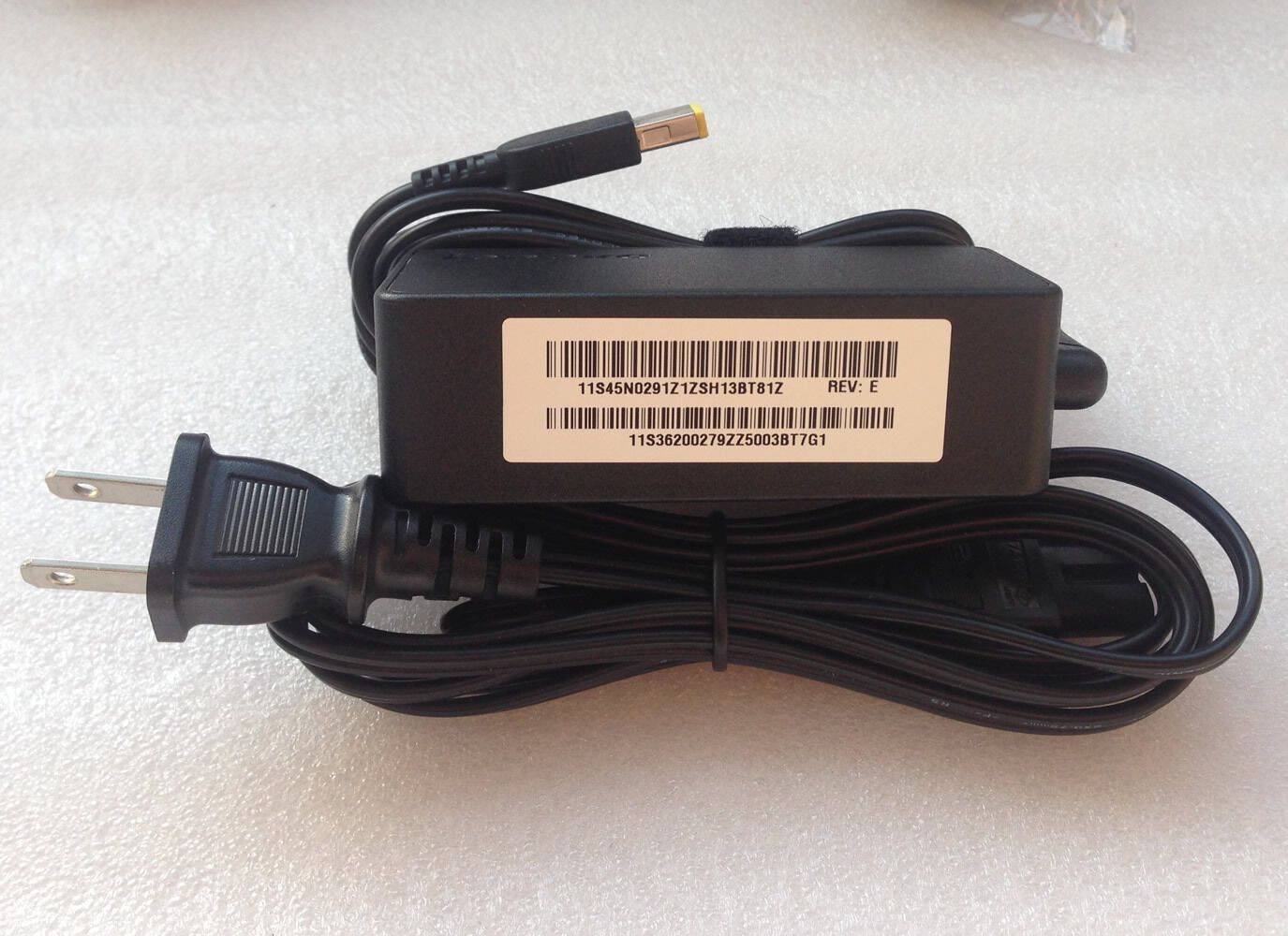 @Original OEM Lenovo ThinkPad Helix 3701,45N0292,0B47030,ADLX45NDC2A AC Adapter