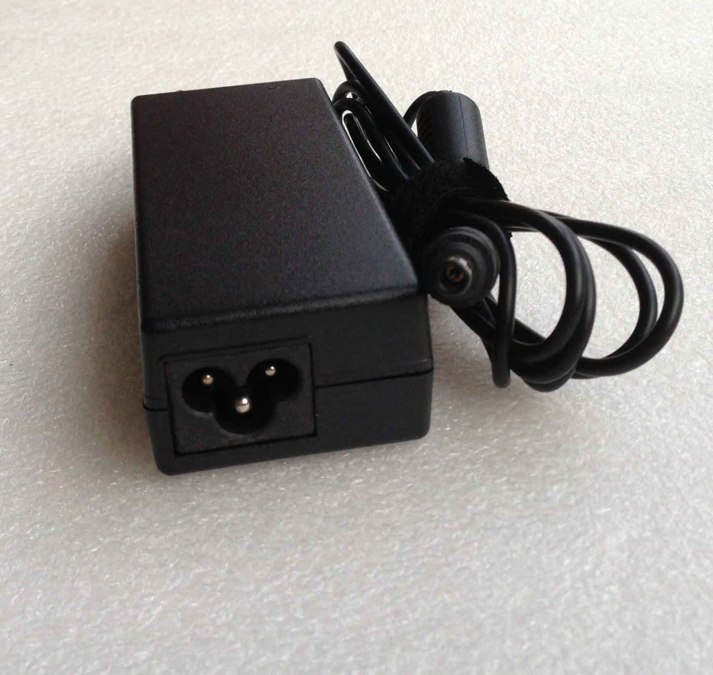 Original OEM Samsung 60W AC Adapter Charger ATIV Book 2 NP270E5E-K03US Notebook