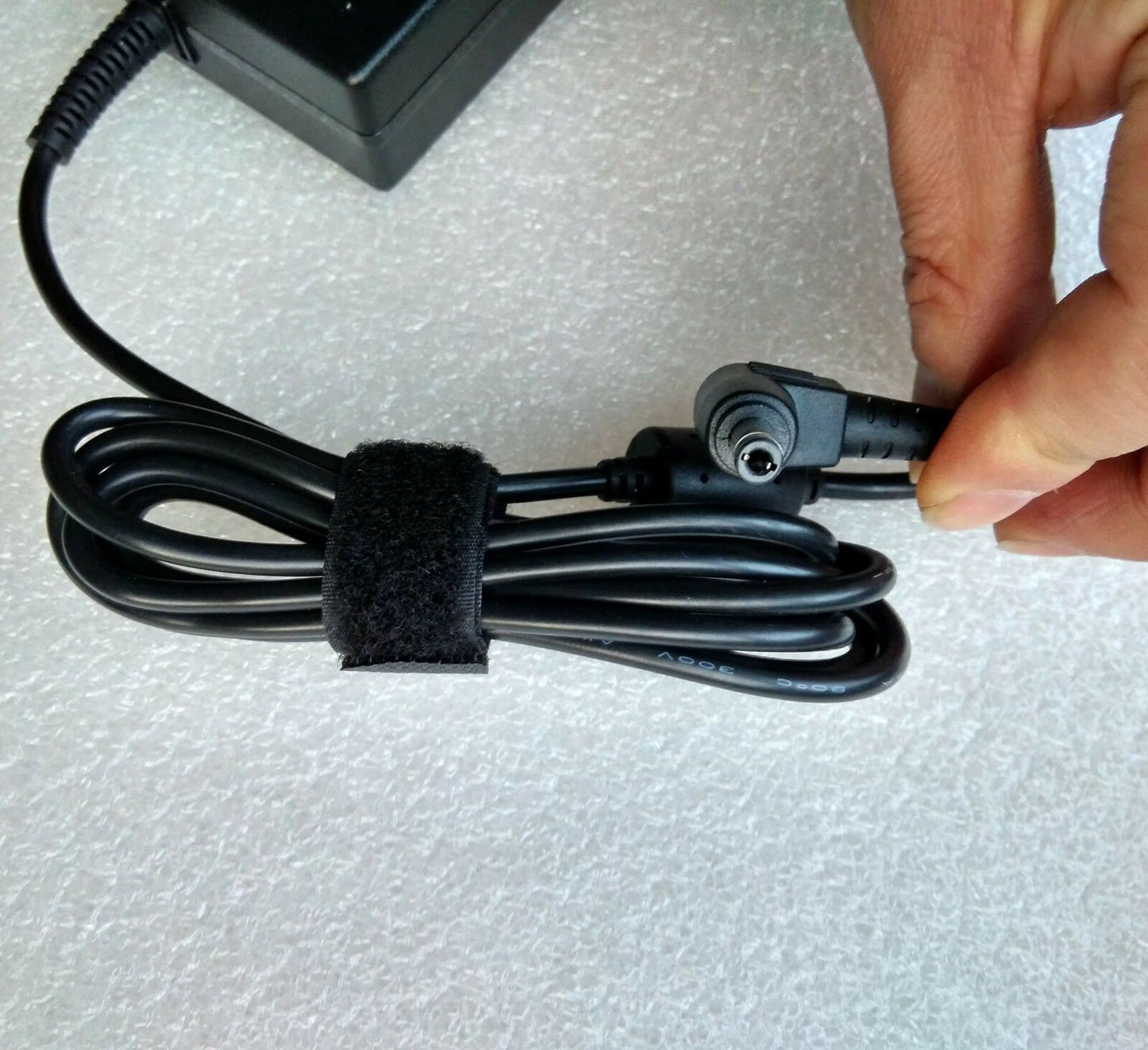 Original Delta 90W AC/DC Adapter for Medion Akoya P7627,P7628,P7631,P7632 Laptop