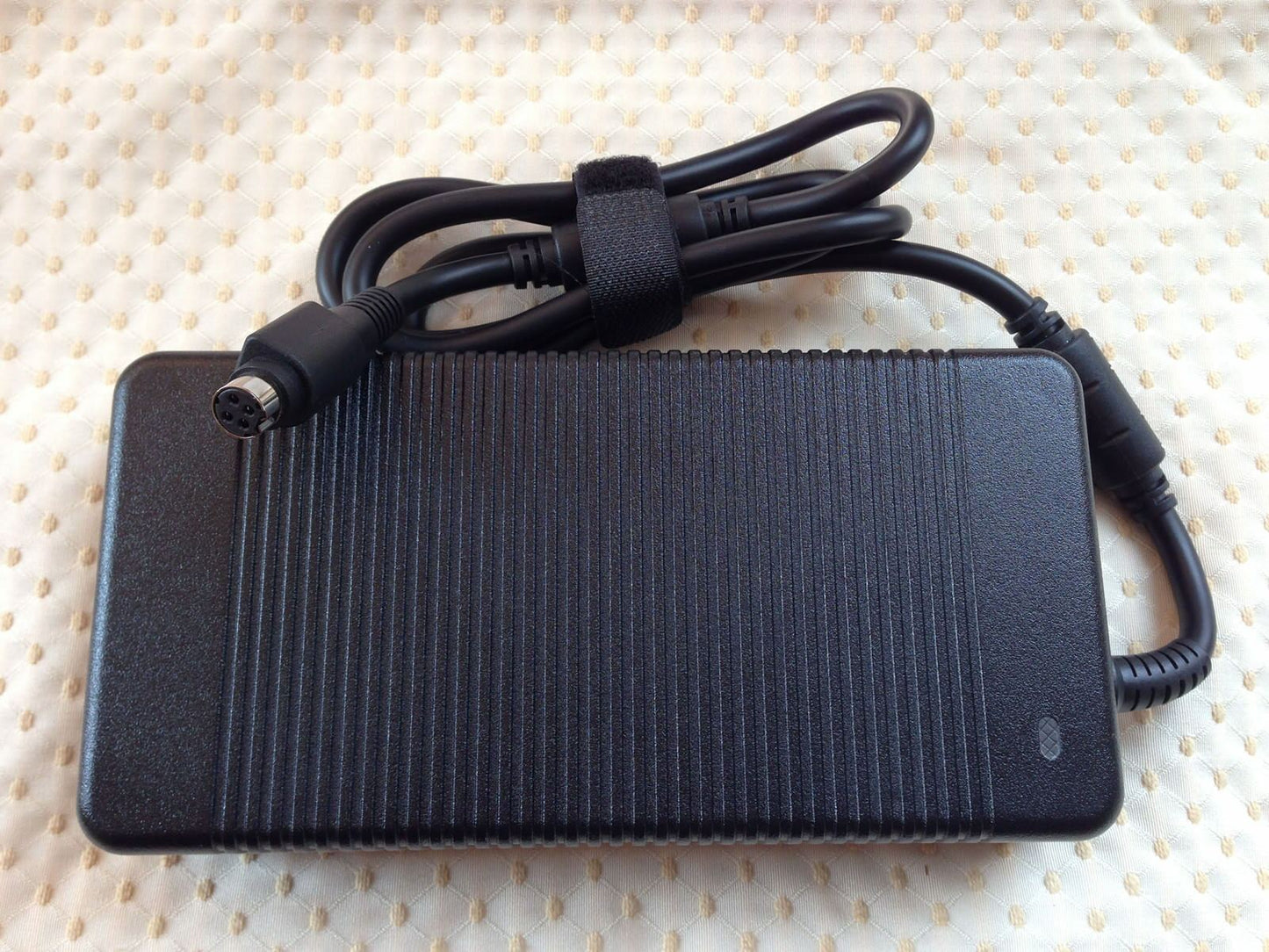 Original OEM MSI Delta 330W 19.5V 16.9A AC Adapter for MSI GT80 MS-1812 Notebook
