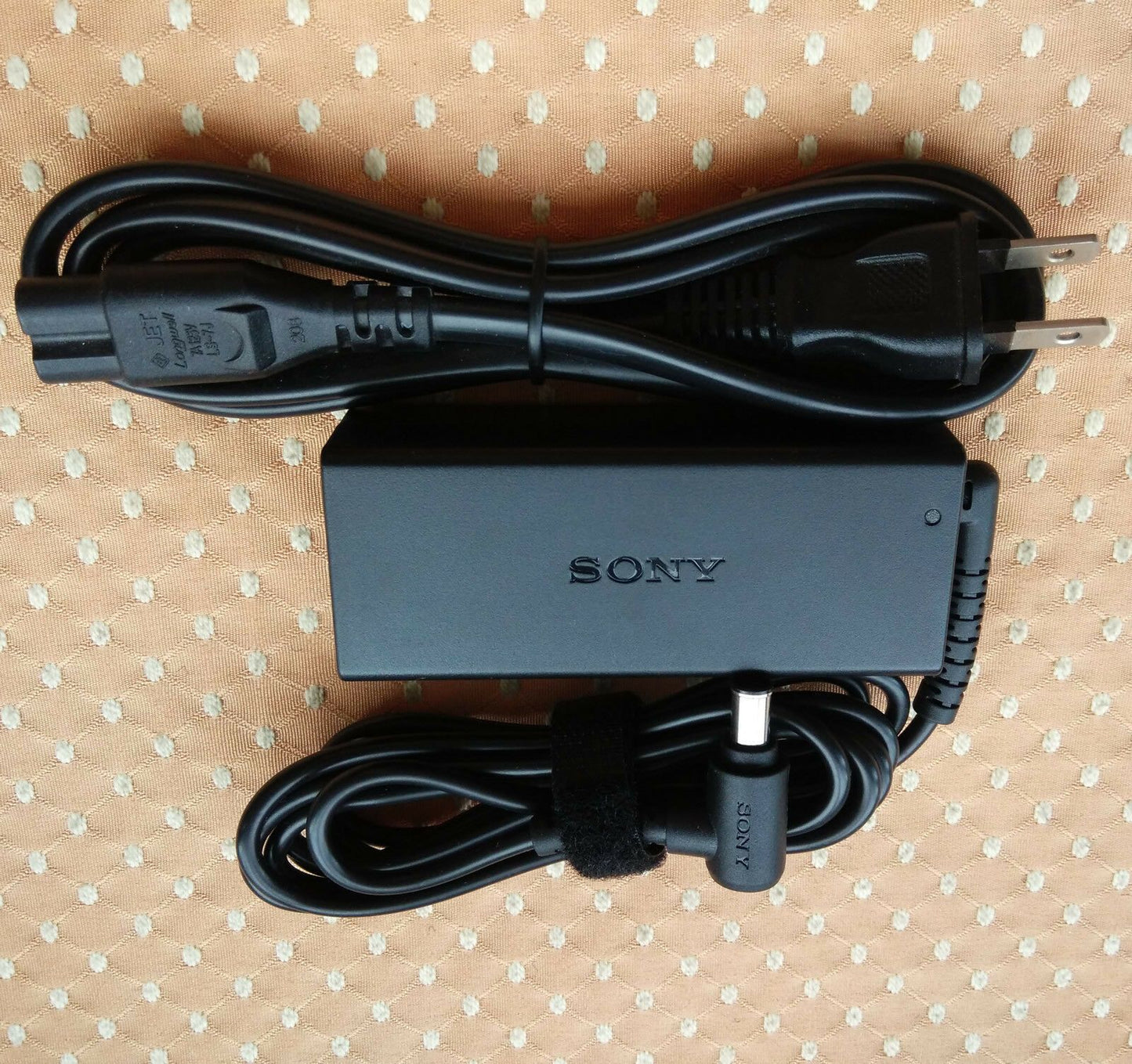 Original Genuine OEM 45W AC Adapter for Sony Vaio SVF14A15CXS,VGP-AC19V67 Laptop