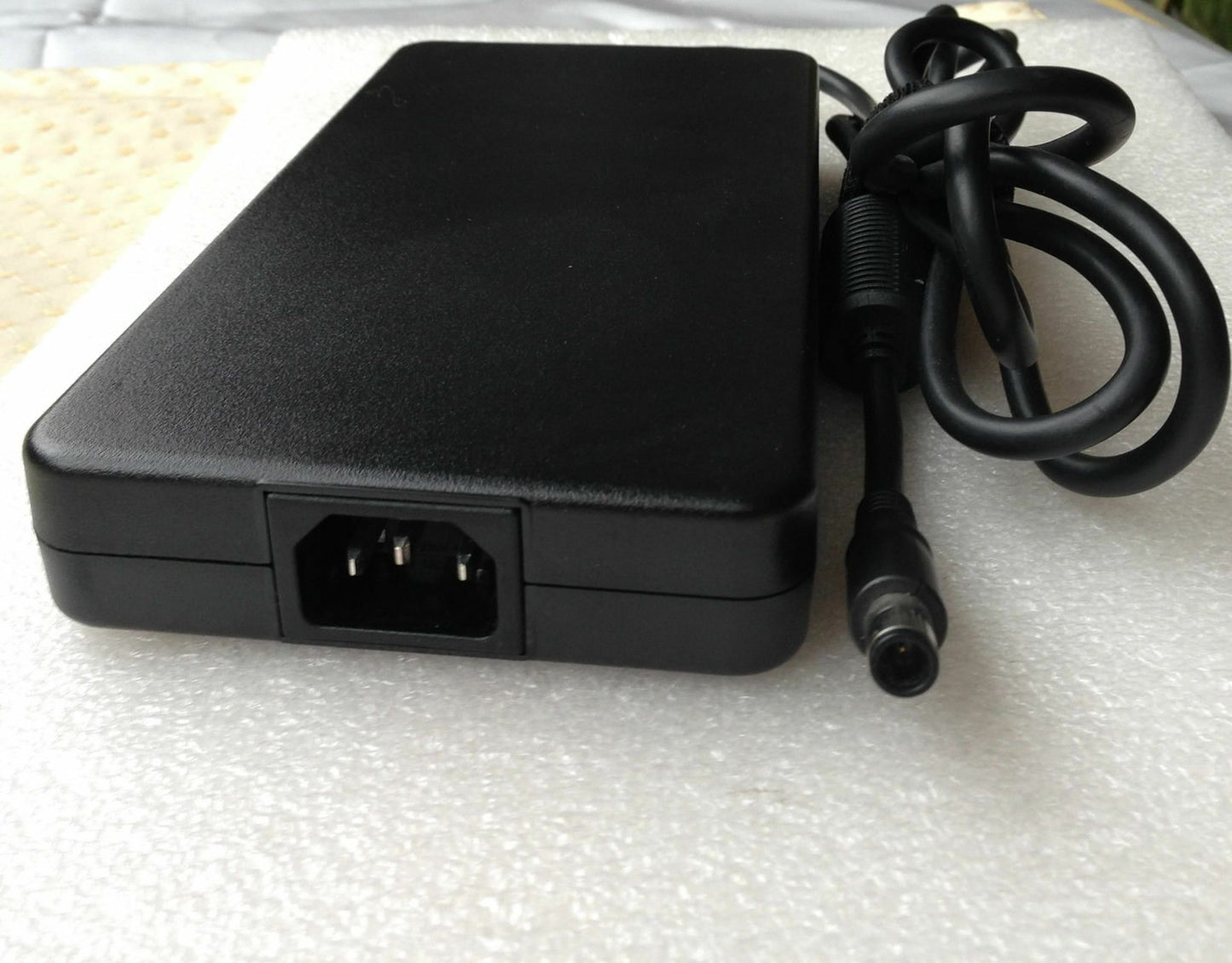 OEM Dell Alienware M17x Gaming Laptop,J938H,GA240PE1-00,PA-9E 240W AC/DC Adapter