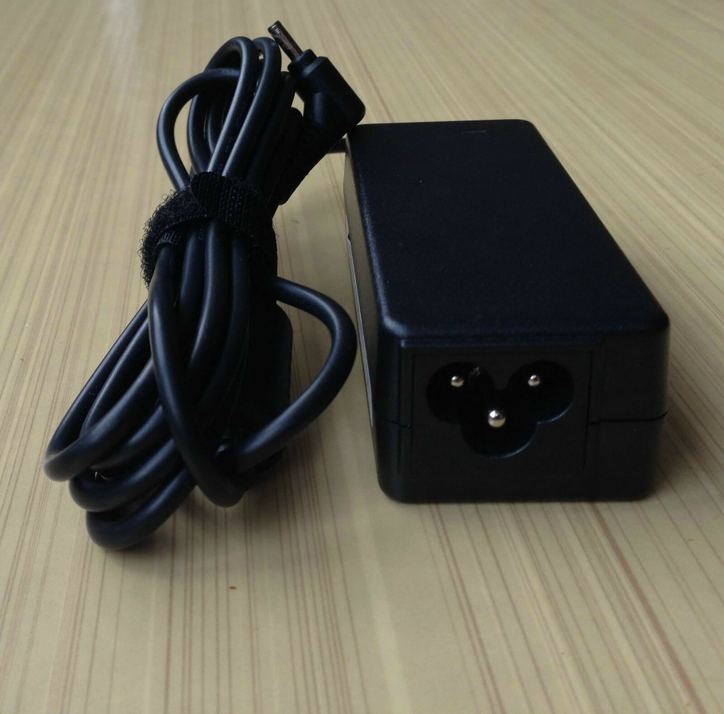 Original OEM 40W AC Adapter for Samsung Series 3 NP300U1A-A01US,NP305U1A-A04US