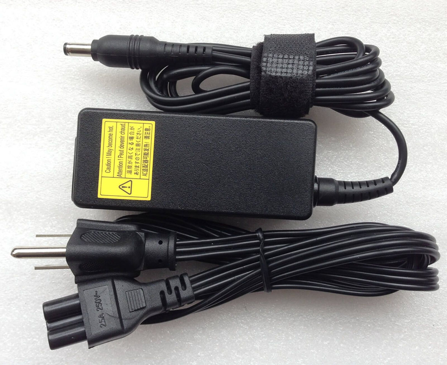 New Original OEM 45W 19V AC Adapter for Toshiba Portege PT225A-00400G,P000568360
