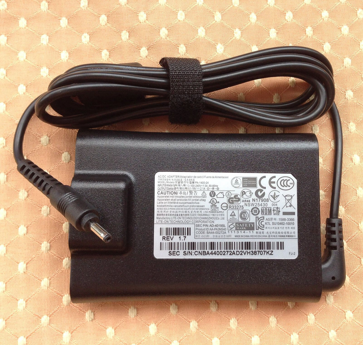#New Original Genuine OEM 40W AC/DC Adapter for Samsung NP900X1A-A01US Ultrabook