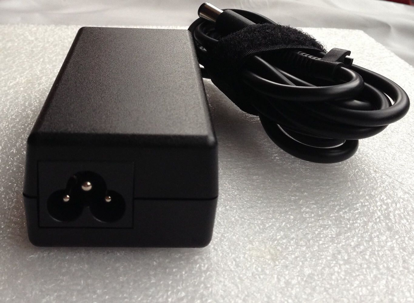 Original Genuine OEM HP 65W AC Power Adapter Charger for HP 2000-2b09WM Notebook