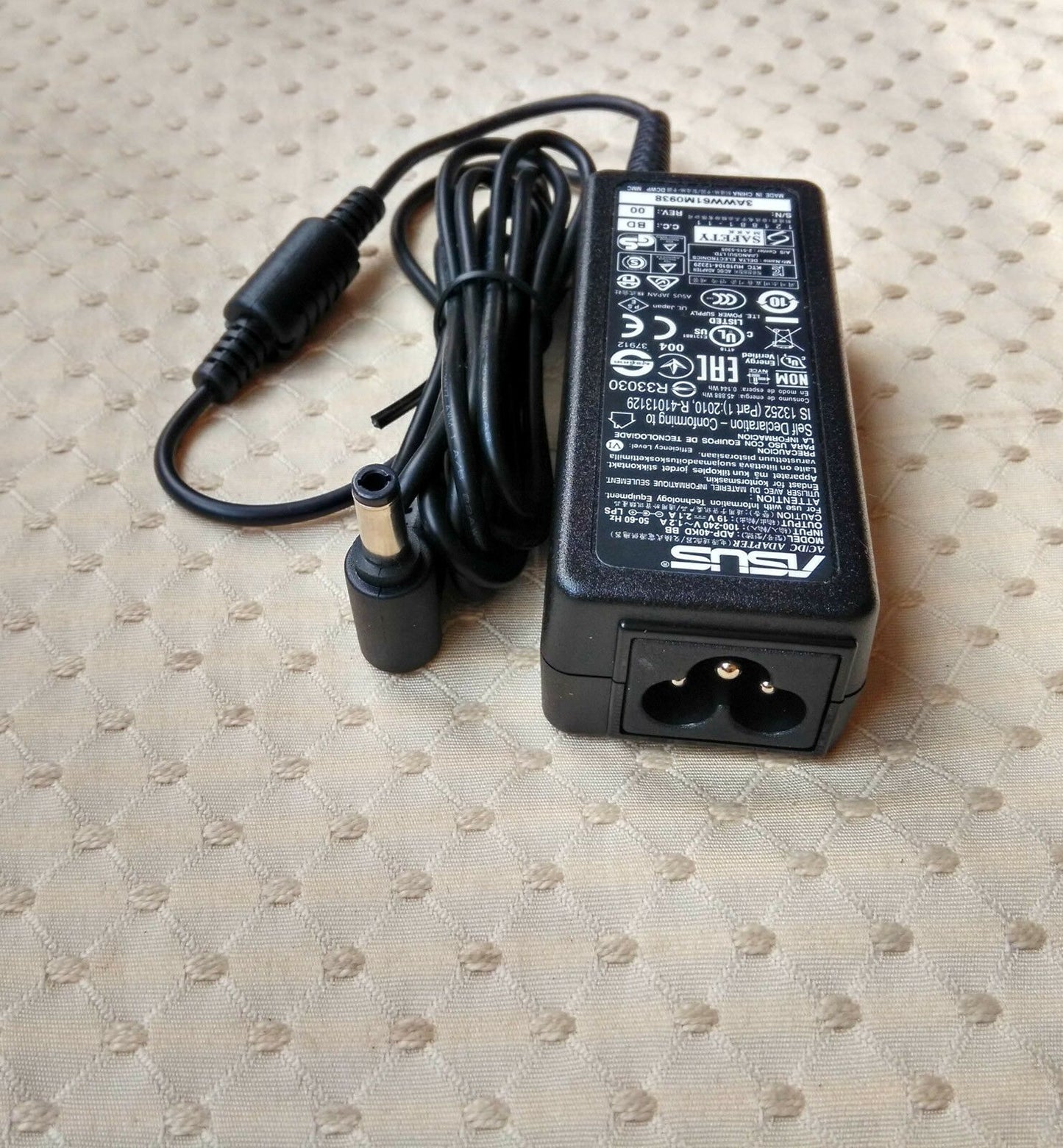 New Original OEM ASUS 19V 2.1A 40W AC/DC Adpater for ASUS EeeBox PC EB1007-B0087