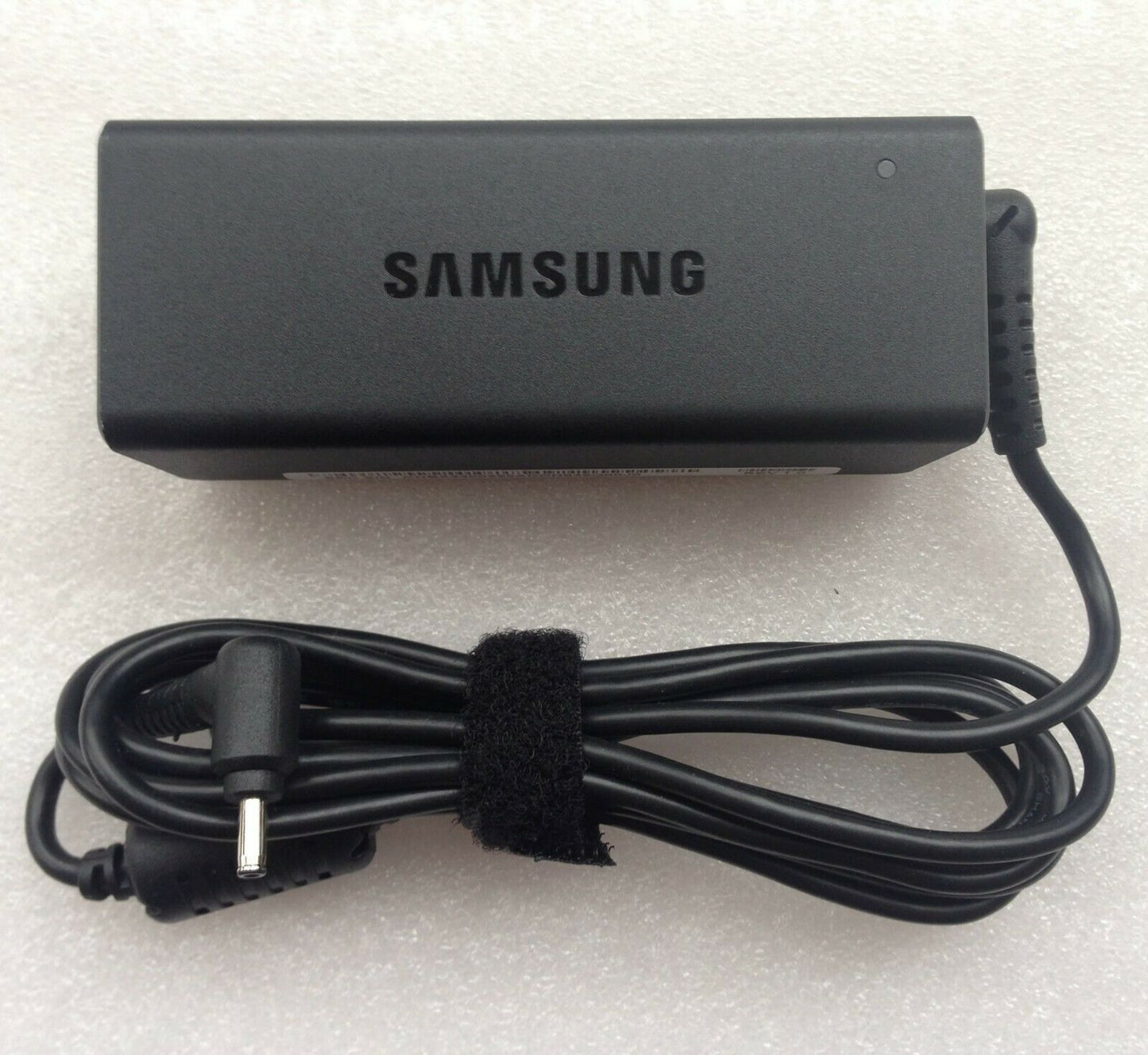 New Original Samsung AC/DC Adapter for Notebook 7 Spin NP730QAA-K01US,PA-1400-96