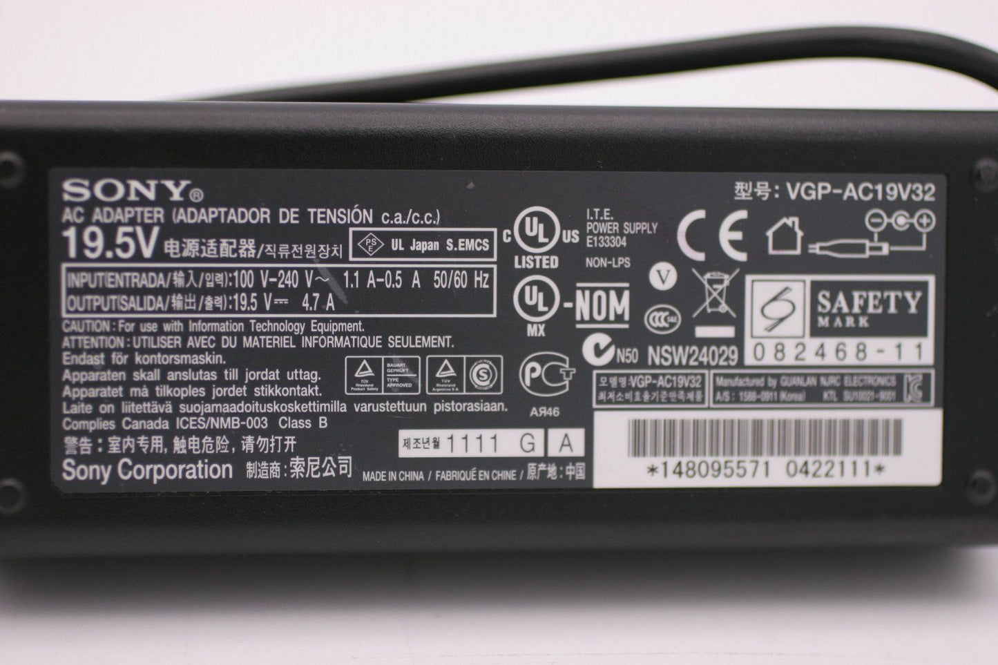 Original OEM Sony VAIO PCG-41414L,PCG-41218L,PCG-4121DL VGP-AC19V32 AC Adapter@@