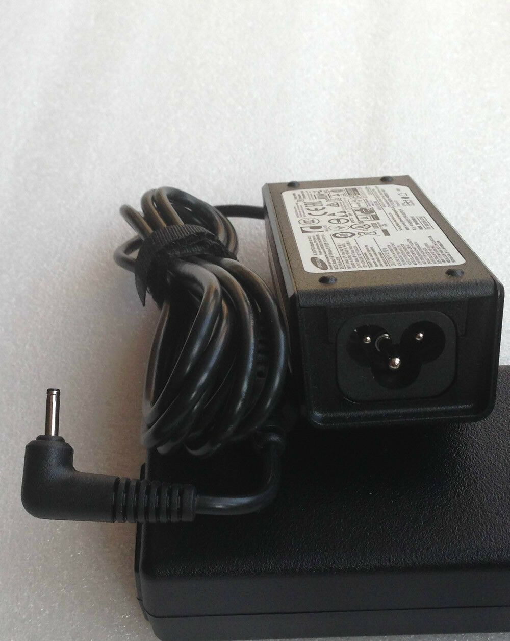 @Original OEM Samsung 40W Charger ATIV XE500T1C-A05US,XE700T1C-A03UK,BA44-00294A