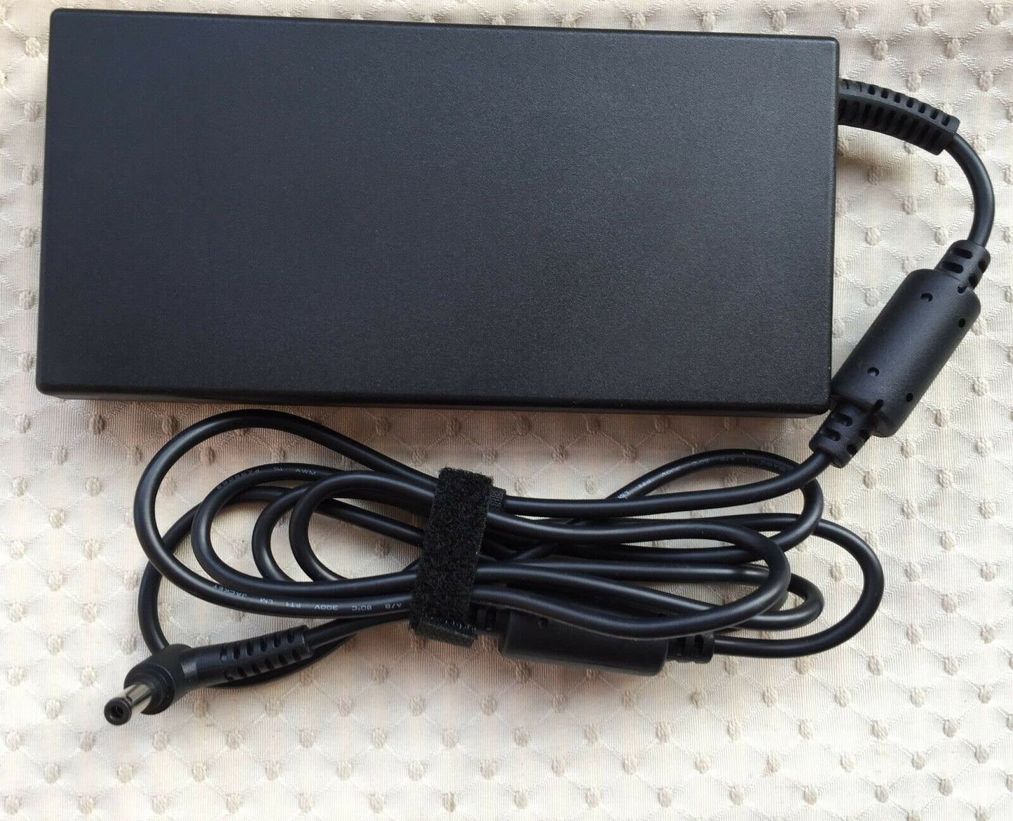Original MSI GS63 Stealth 7RE-023DE,A15-180P1A,A180A005L Chicony 180W AC Adapter