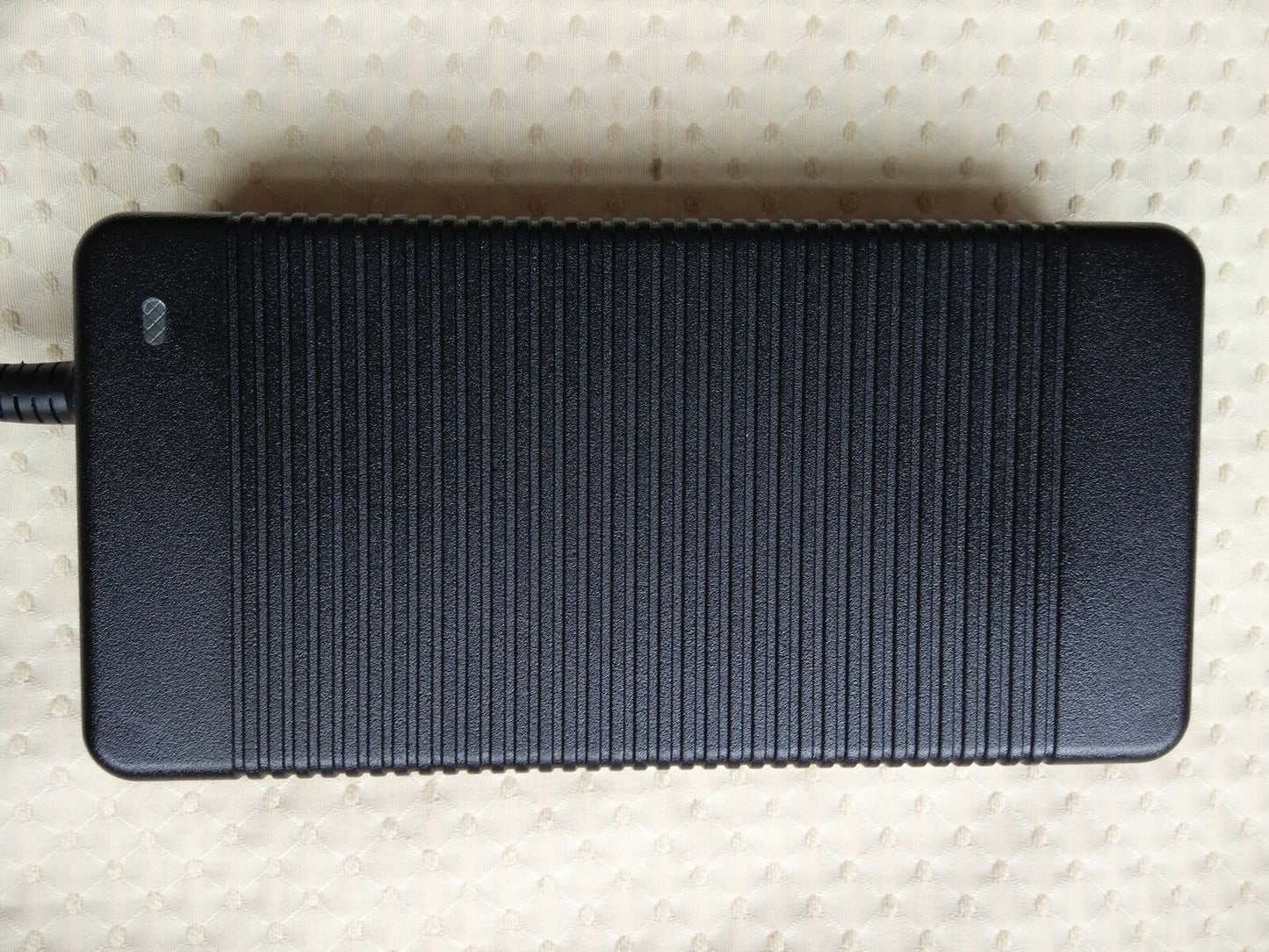 Original OEM Dell Alienware 17-R4 AW17R4-7345SLV,DA330PM111,LA330PM160 AC Adapte