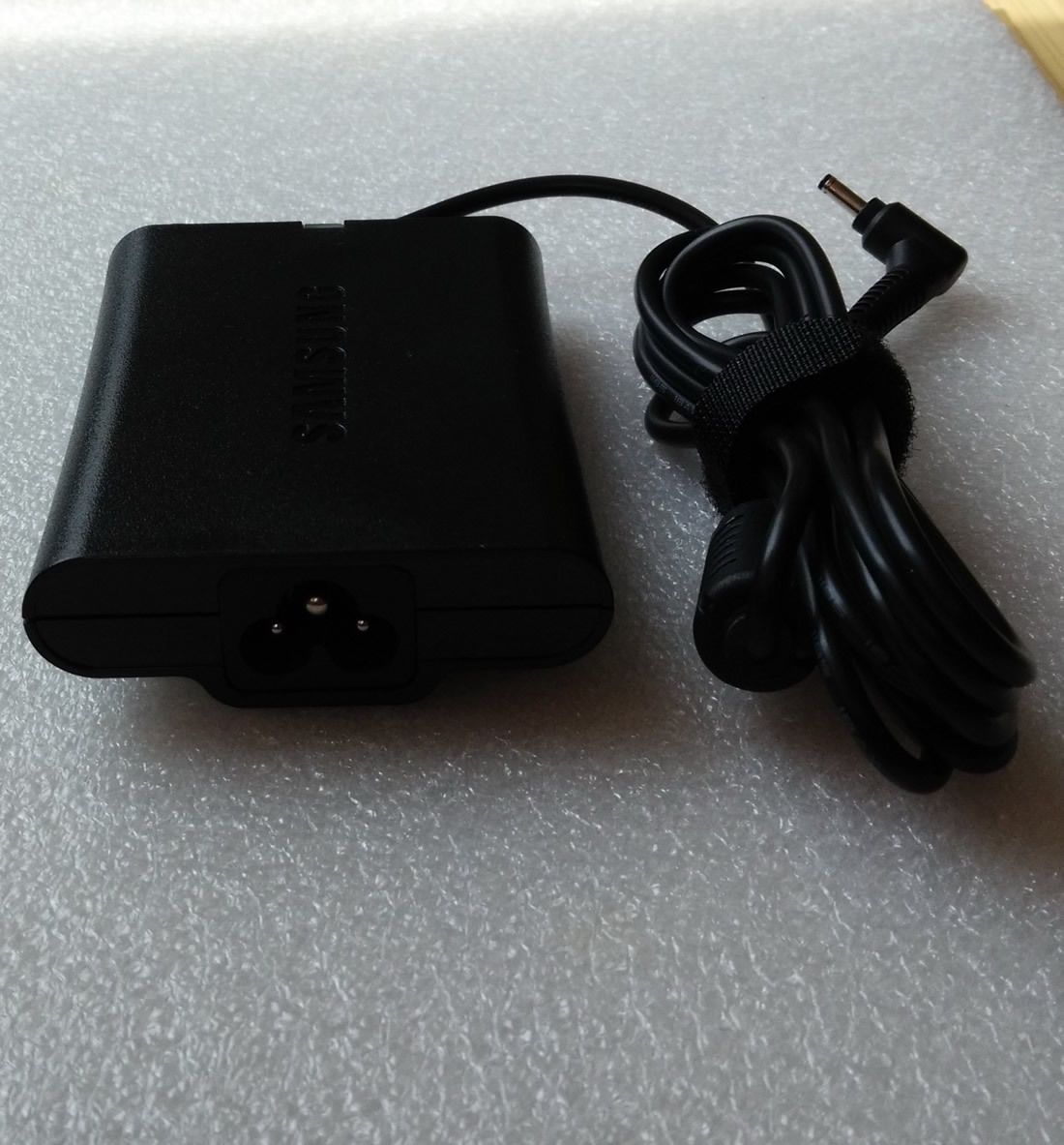 Original Genuine OEM 40W 19V 2.1A AC Adapter for Samsung NP900X4C-A05US Notebook