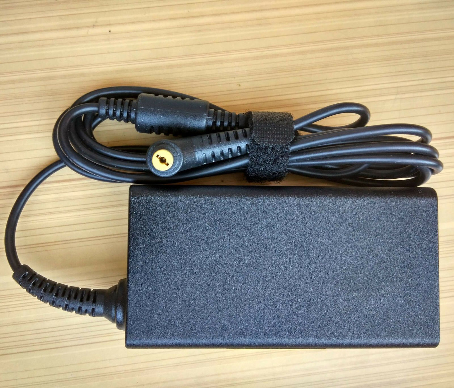 New Original OEM Delta 65W AC/DC Adapter for Acer Aspire V5-551-8401,V5-551-7850